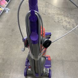 Dyson Powerful Vacuum Eith Many accessories Like New 