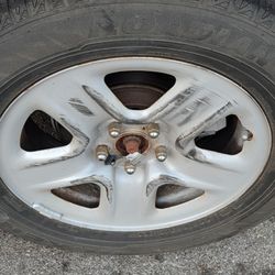 Busco Un Rin De Una Toyota Rav4 2011