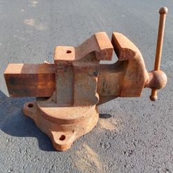Old Vise