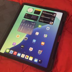 iPad Pro 12.9” (5th Gen, M1) – 128GB – Excellent Condition + Case 