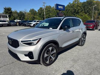 2025 Volvo XC40