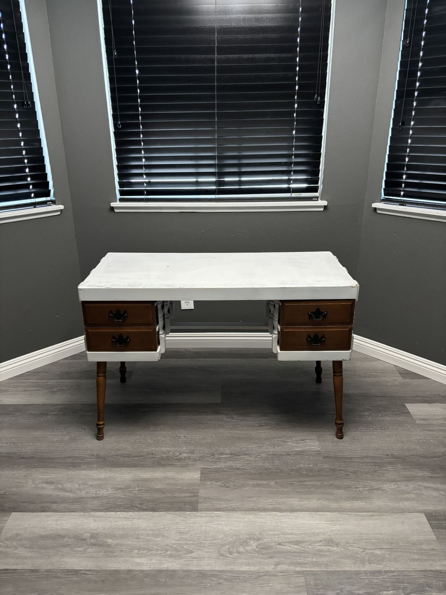 Vanity Style Desk/Vanity