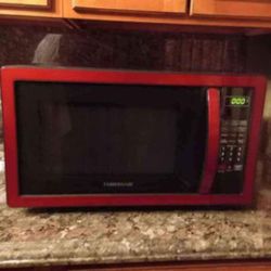 LIKE NEW $95
XXL 1000 Watt - 1.1 cu. ft.
Farberware Microwave Oven
Metallic Red
Super Clean!