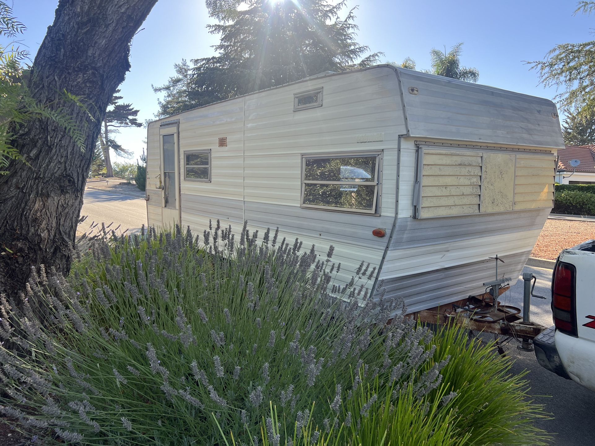 Classis 70”s Glamour Camper Ac 🏕️ Trailer W Pink Nice
