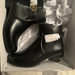 michael kors women boots size 7/12