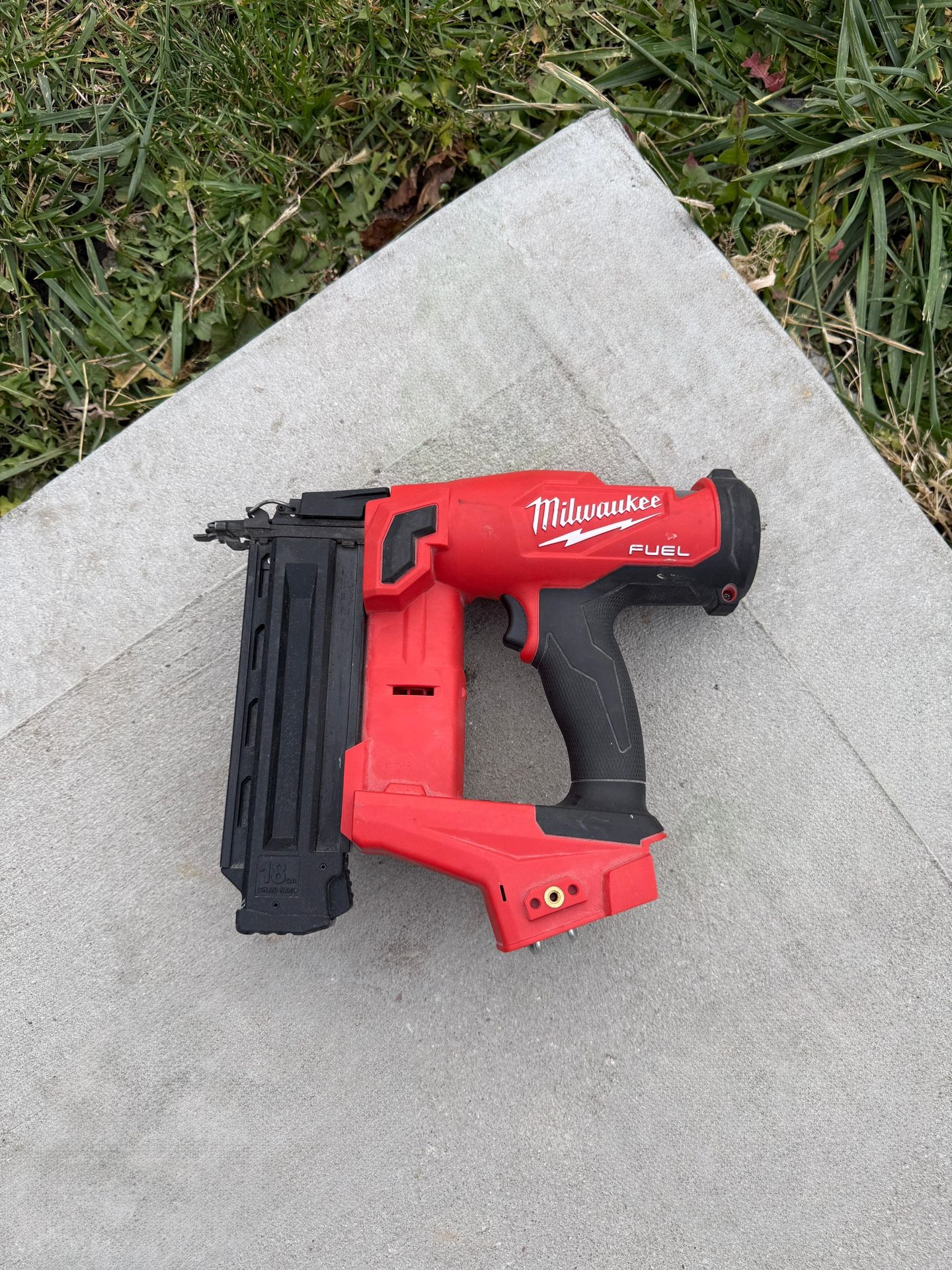 M18 FUEL 18-Volt Lithium-Ion Brushless Cordless Gen II 18-Gauge Brad Nailer (Tool-Only)