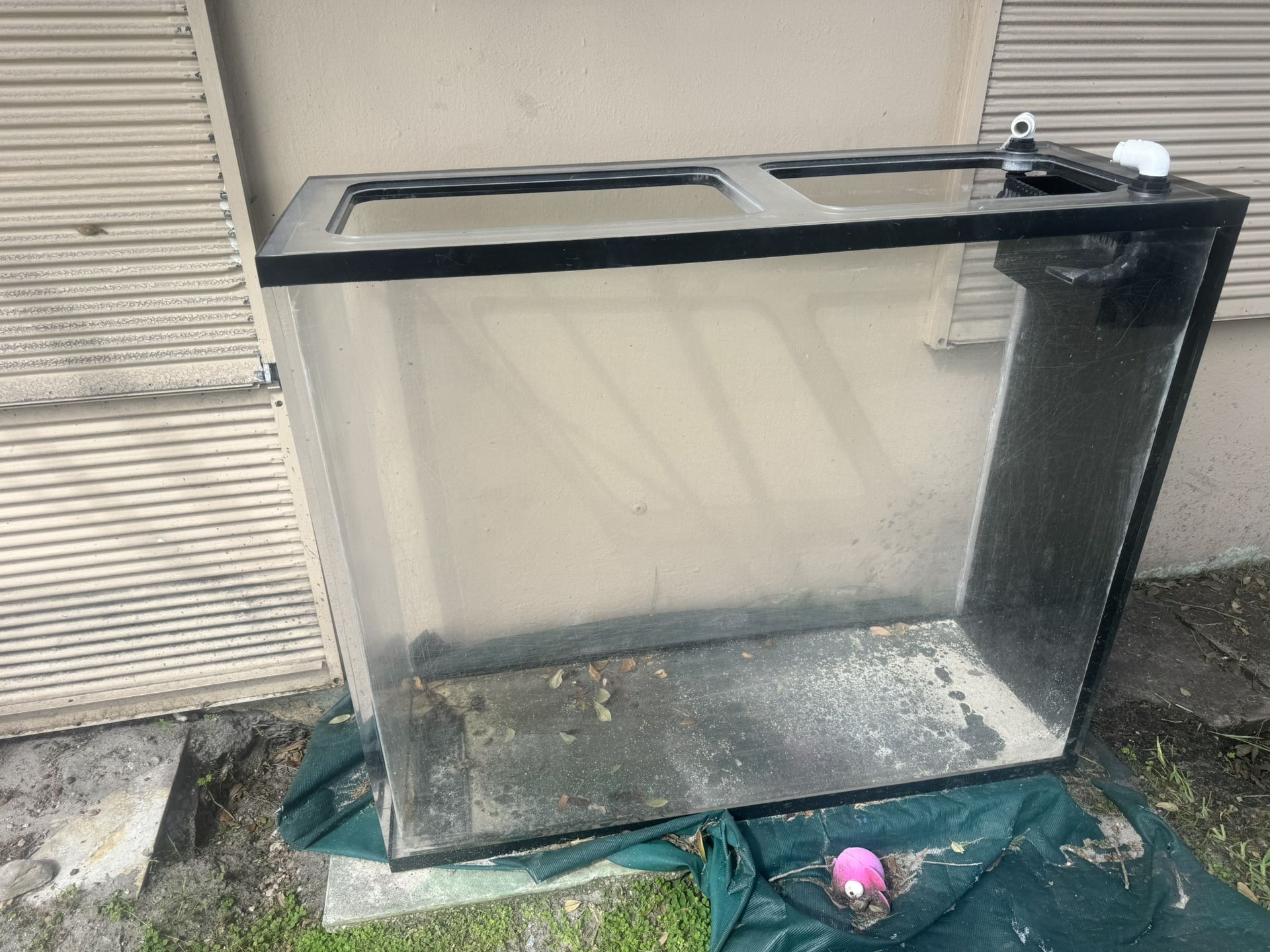 Acrylic fish tank