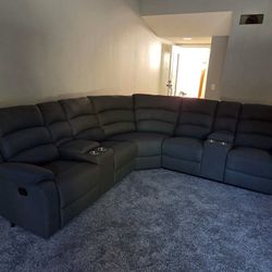 New Recliner Sectional Couch! Free Delivery 🚚!