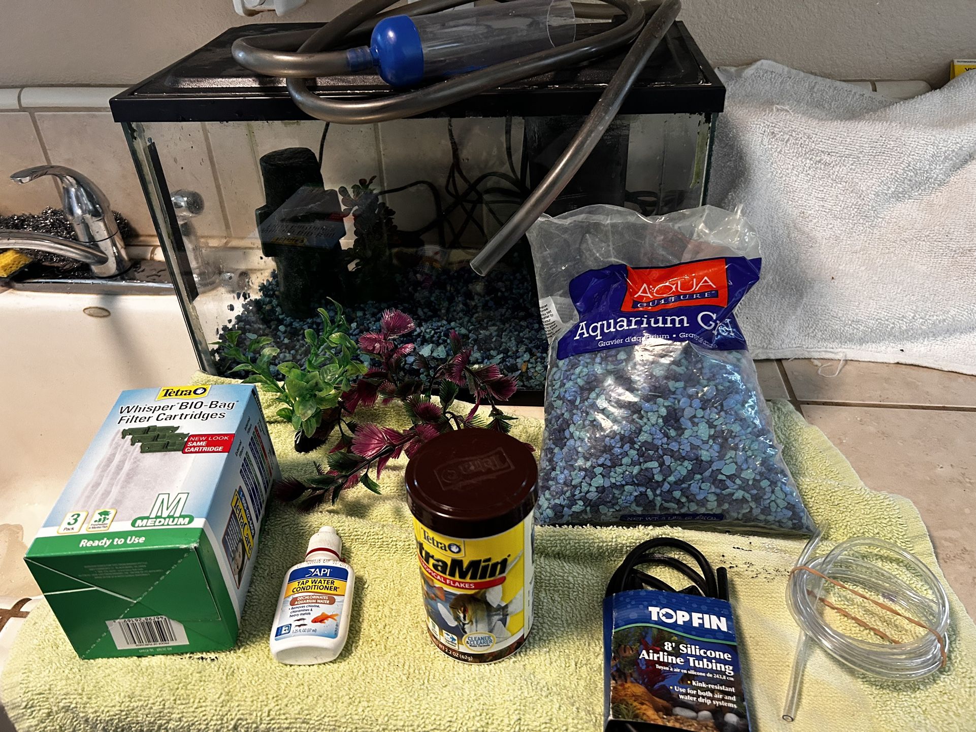 10 gallon fish tank with brand new gravel and accessories