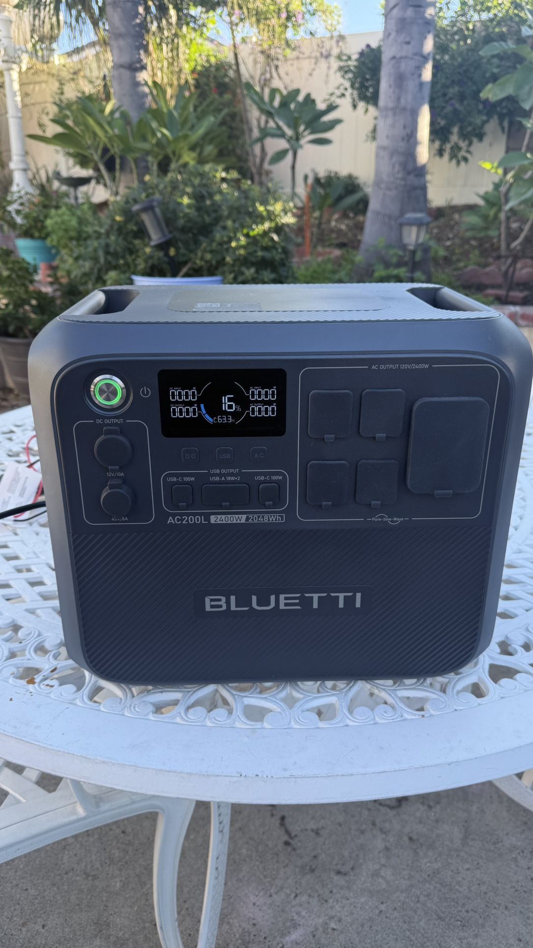 Bluetti AC200L Solar Power Generator Used
