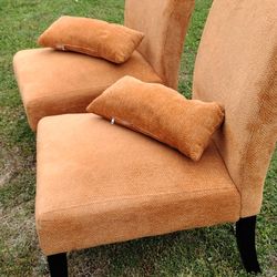 Camelback round hill pisano fabric armless with kidney pillows chair
