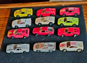 Hotwheels lot of 12 Ferraris.     20 to 30 years old