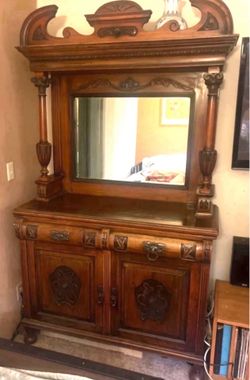Carved Mahogany Wood Mirrored Cabinet Vintage - Free Delivery In great condition.  Missing one handle but is very easy to change or replace.