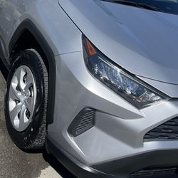 Toyota RAV4 Oem Wheels With Hub Caps 