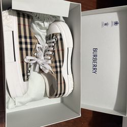 Burberry Women’s Shoe