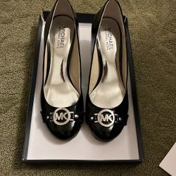 Michael Kors Black Patent Leather Pumps Size 7