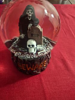 Halloween Grim Reaper Snow Globe w/ RIP Tombstone Skull Skeleton Figurine