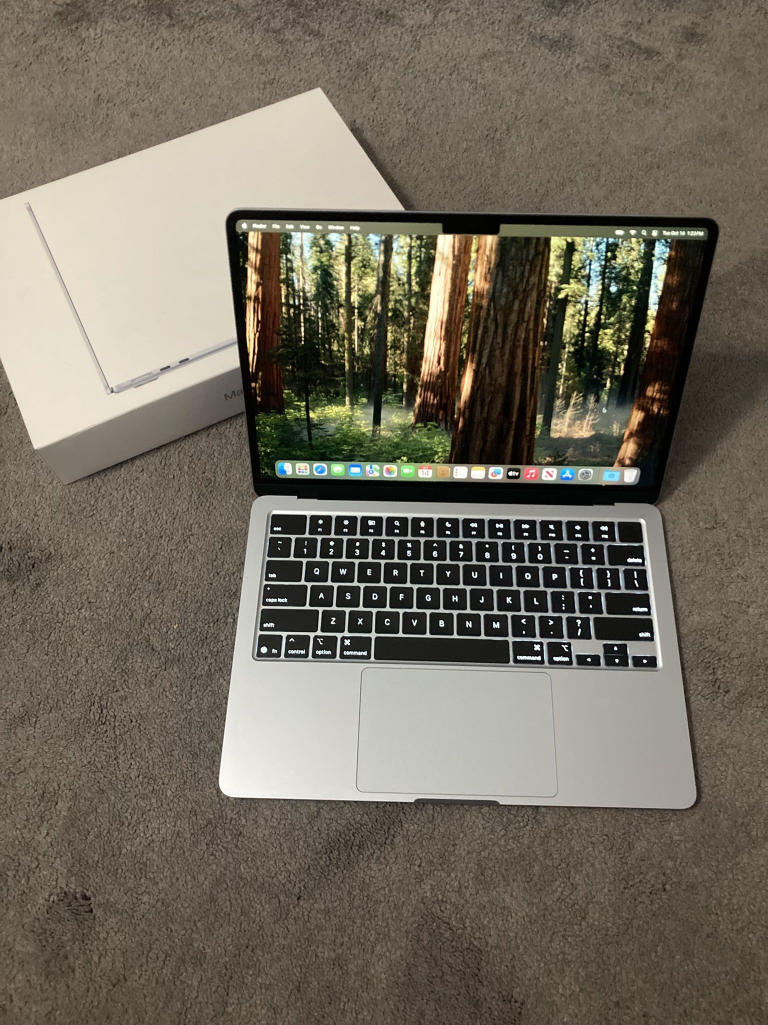MacBook Air M4 2025 13” Like New