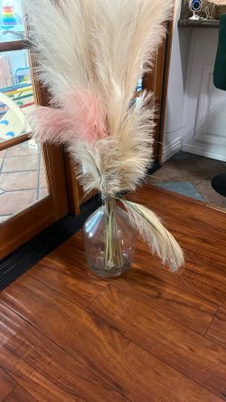 Glass Vase With Pampas 