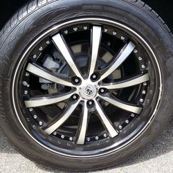 20" LEXANI WHEELS GLOSS BLACK MACHINED RIMS In Great Condition 