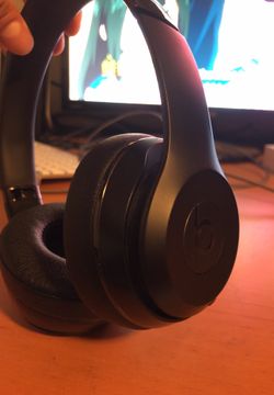 BEATS SOLO 3 head phones