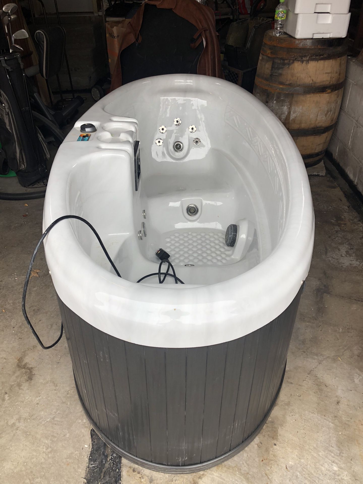 Hot Tub! 91x42 W/ Warranty
