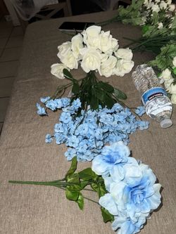 Artificial flowers baby blue white