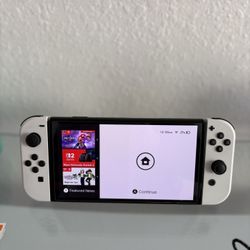 Nintendo Oled With Mario Kart 8 Deluxe And Animal Crossing 