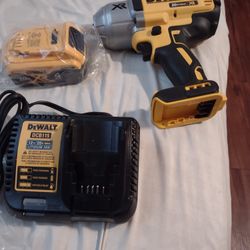 Im Selling New Gun Impact D Walt With Batery & Charger And Bag