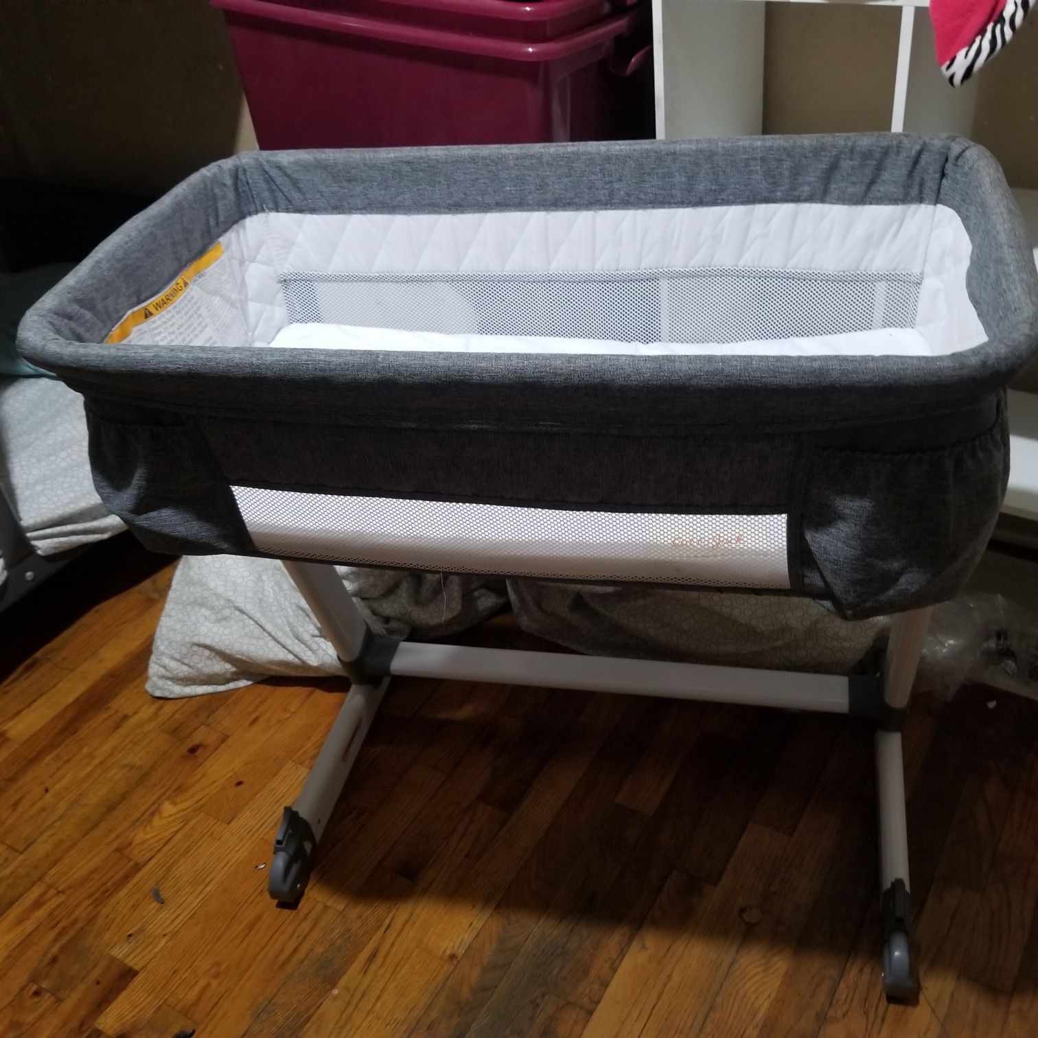 Baby bassinet n changing table