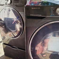 Samsung Front Load Electris Washer Dryer Set With Pedestals