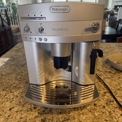  Delonghi EAM3200 Magnifica Expresso, Larre Cappuccino Machine