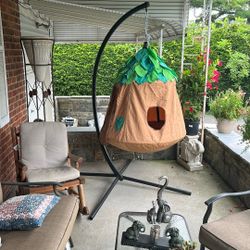 Hearthsong Huggle Pod Hangout 