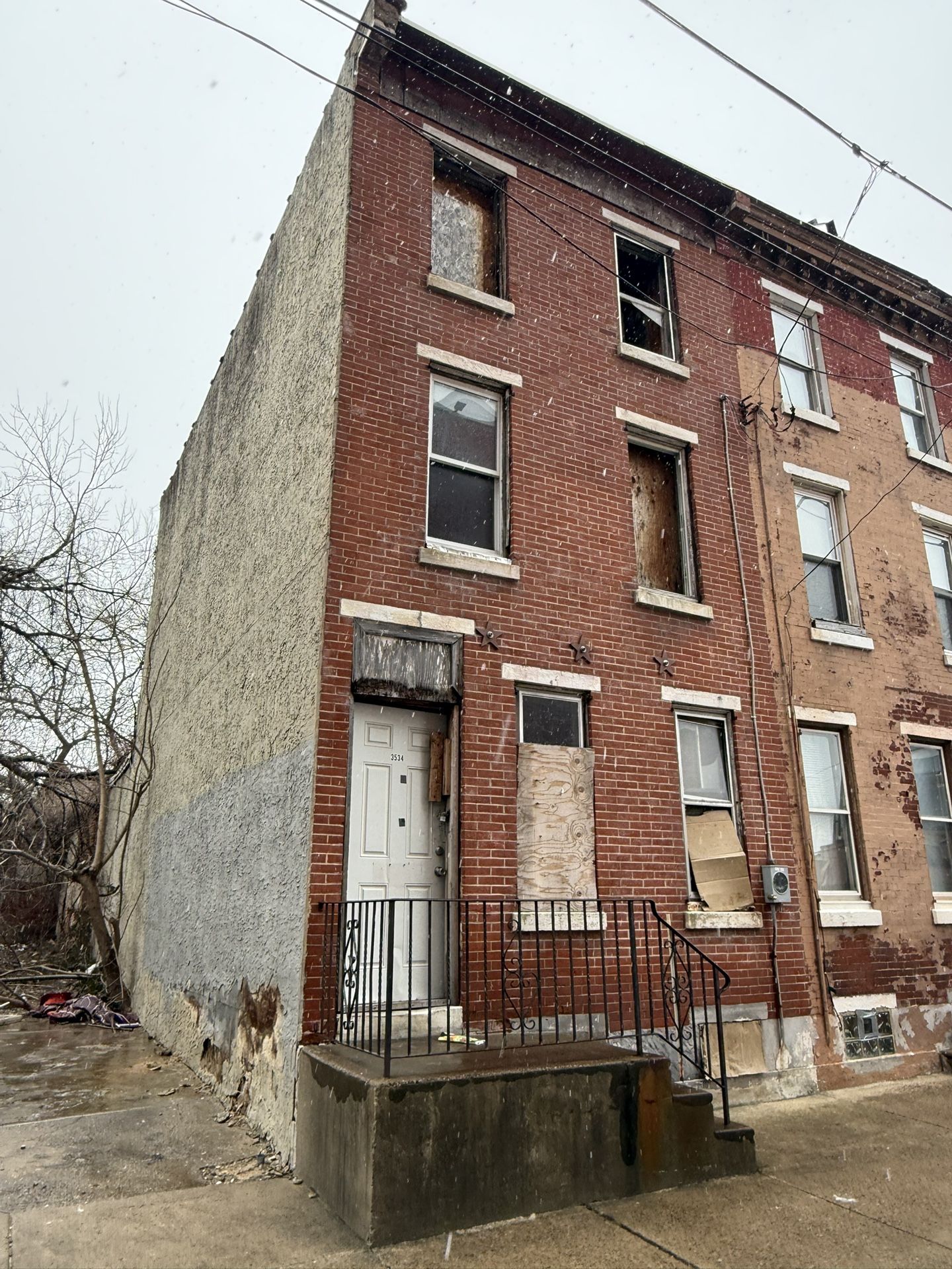 3 STORY BUILDING FOR SALE NEAR TEMPLE 19140