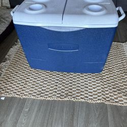 Rubbermaid Cooler