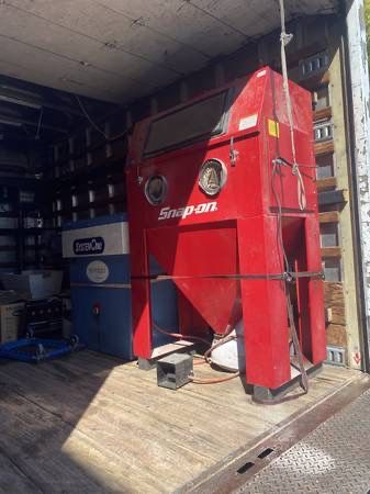 Large Snap-On Abrasive Blast Cabinet with Foot Control