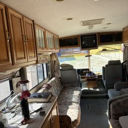 1995 Winnebago Adventure