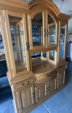 Vintage Shin Lee Oak Wood China Cabinet 2 Piece Cabinet Dining Room Furniture
