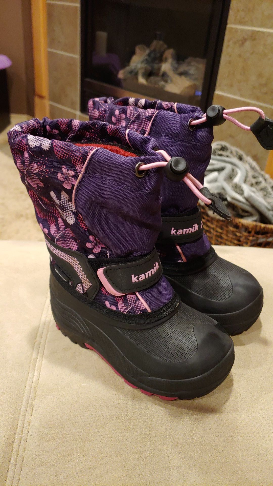 Kamik kids insulated waterproof snow boots size 9