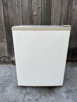 White Mini Fridge 