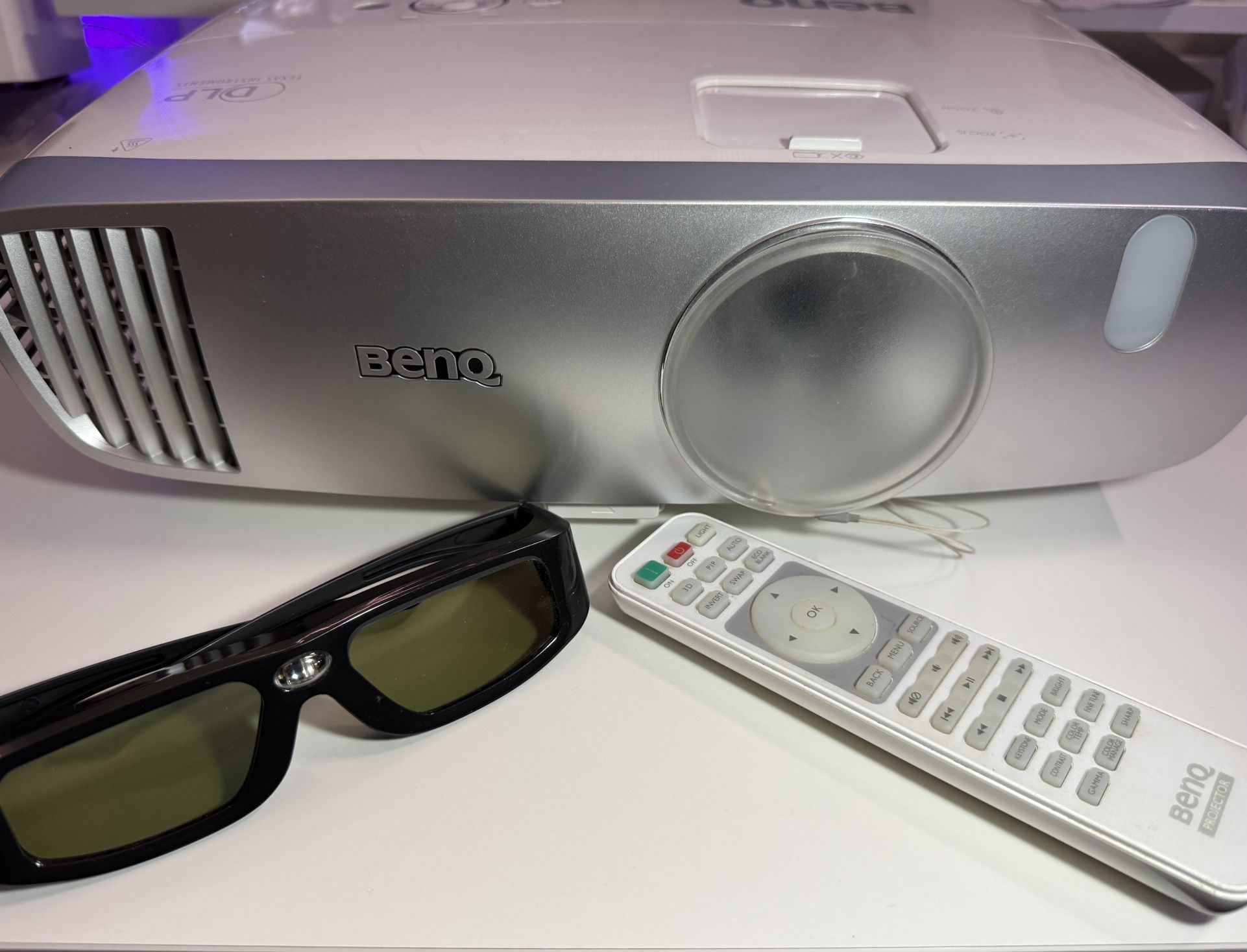 BenQ Projector HT2050 - Remote+3D Glasses Included