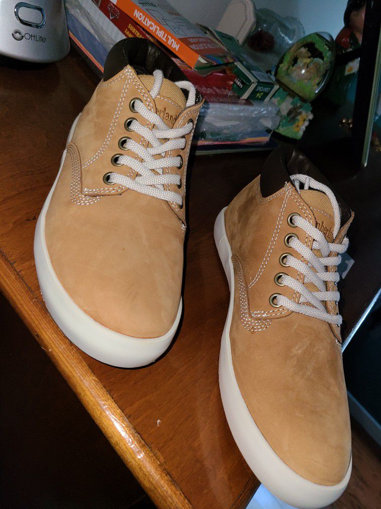 Women Size 7 Timberland Shoes Never Used