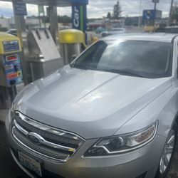 2010 Ford Taurus