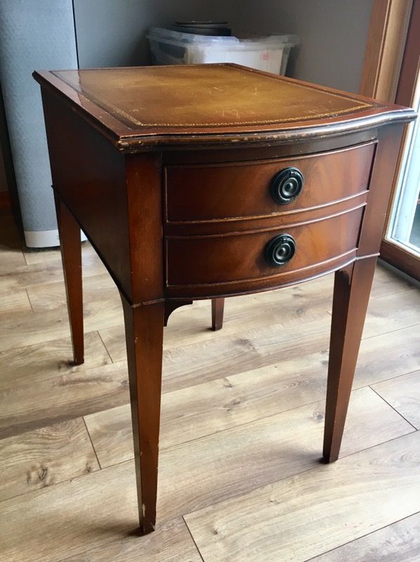 Vintage Mahogany association inc 184 end table for Sale in Palos Hills