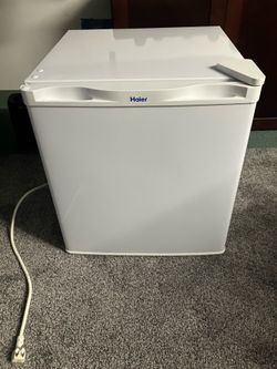 Haier 1.7 Cu/Ft Mini Fridge Great Condition