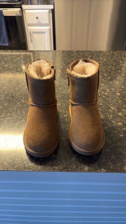 Brand New Kids Bearpaw Boots - size 9