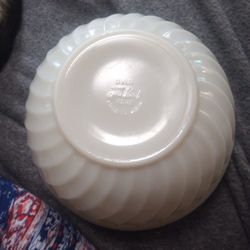 Milk glass Bowl