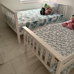 Twin Beds With Matress- Cama Pequeña Con Colchón 