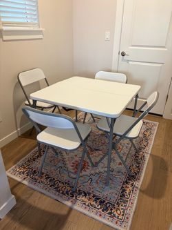 Table & chairs 🪑