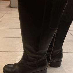 Clark Women Boot Size 10 Black. Pre-Owned In Great Like New Condition .